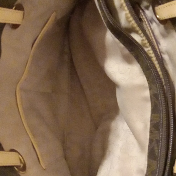 Michael kors handbag - Picture 4 of 7